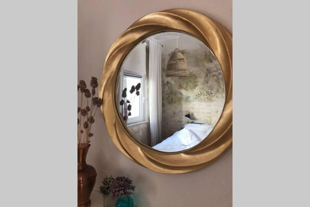 Wunderschoene Wohnung Mit Blick Auf Die Weinberge Neustadt an der Weinstraße Exterior foto